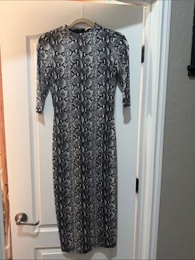 Alice + Olivia Black and White Snake-Print Midi Dress